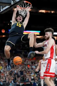 Aday Mara entrenando con Michigan Wolverines
