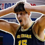 Aday Mara con la camiseta de Michigan Wolverines