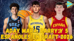 Aday Mara sonriendo con el equipo de Michigan