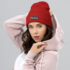 Modelo con gorro beanie AM15 de la tienda oficial de Aday Mara