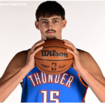 Aday Mara con la camiseta del Oklahoma City Thunder