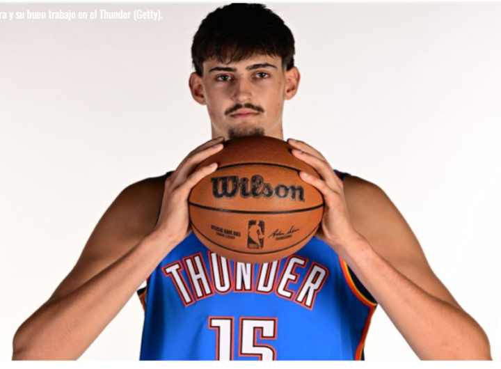 Aday Mara con la camiseta del Oklahoma City Thunder